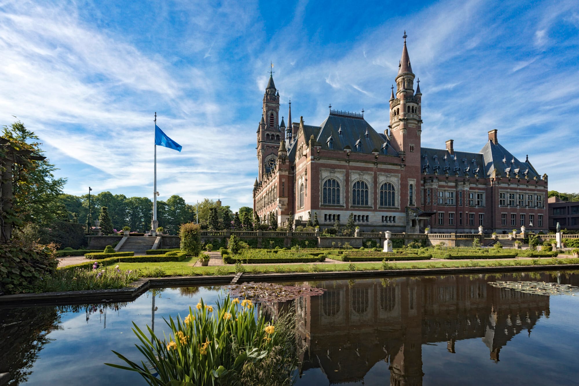 Netherlands Armed Forces Receive Prestigious Carnegie Wateler Peace Prize