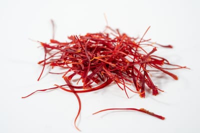 Les Bienfaits du Safran : L’Or Rouge aux Vertus Exceptionnelles