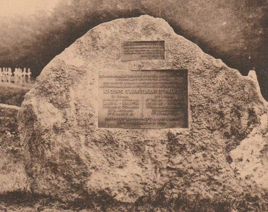 Le monument breton et vendéen du cimetière militaire de Maissin