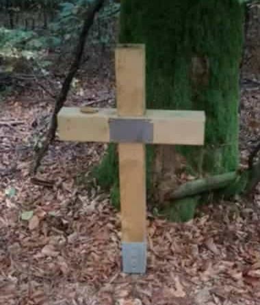 🕯️ La croix de Nic Van Ballart dans les bois de Framont