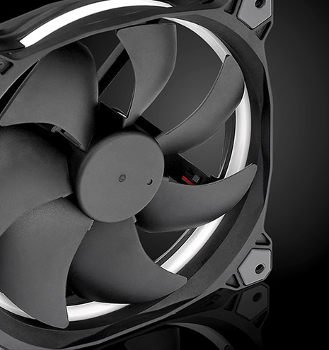 Thermaltake Toughpower GF1 850W - TT Premium Edition 140mm Hydraulic Bearing Fan close-up