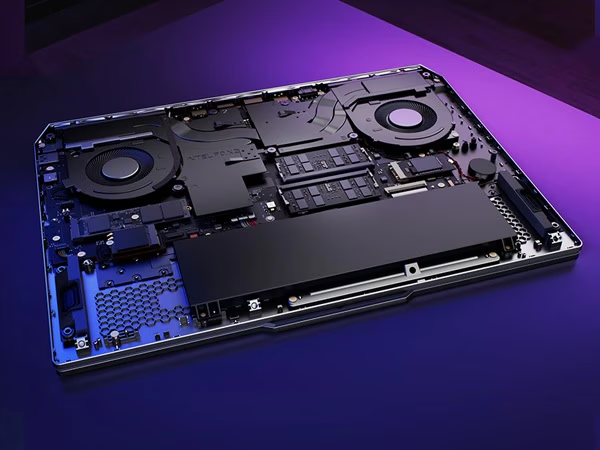 Lenovo LOQ 15IRX9 gaming laptop – internal components