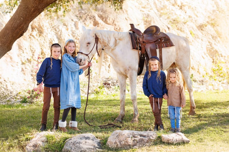 חלאקה, בת מצווה ומשפחה