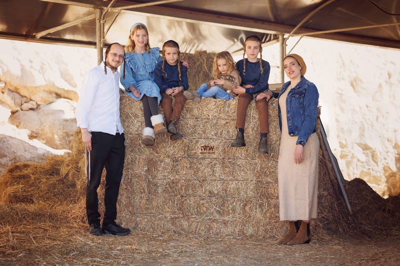 חלאקה, בת מצווה ומשפחה