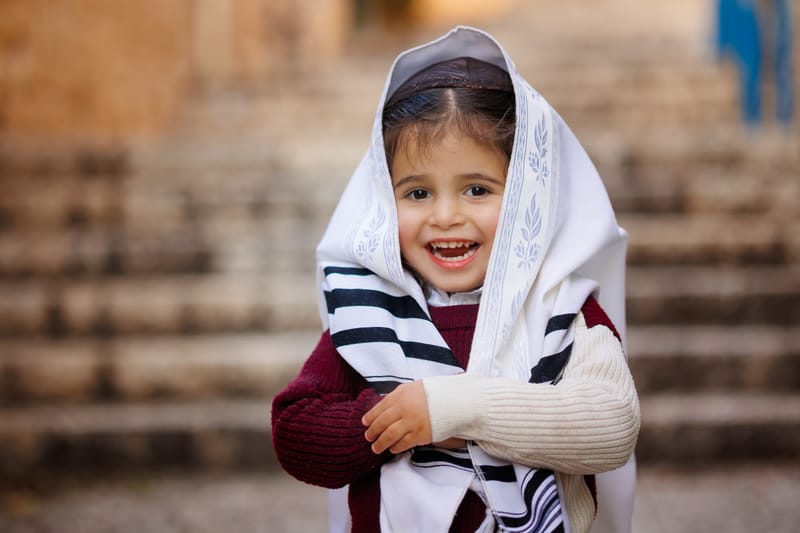 חלאקה, בת מצווה ומשפחה