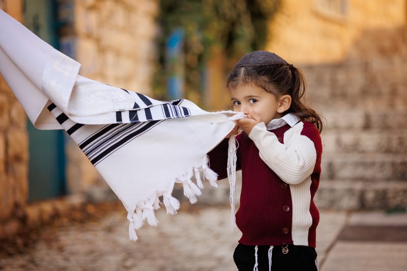 חלאקה, בת מצווה ומשפחה