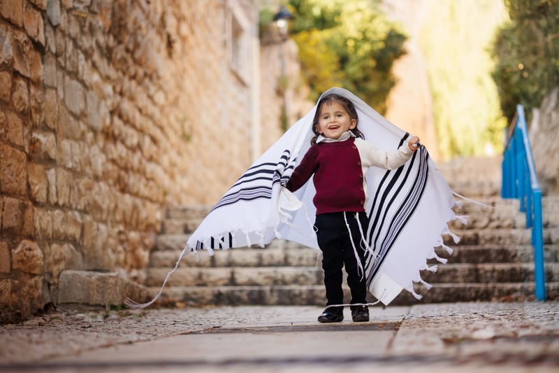 חלאקה, בת מצווה ומשפחה