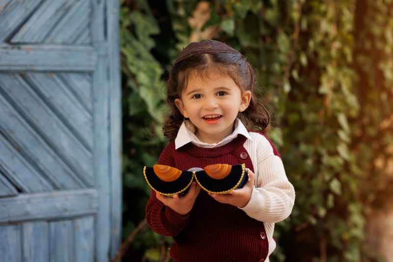 חלאקה, בת מצווה ומשפחה