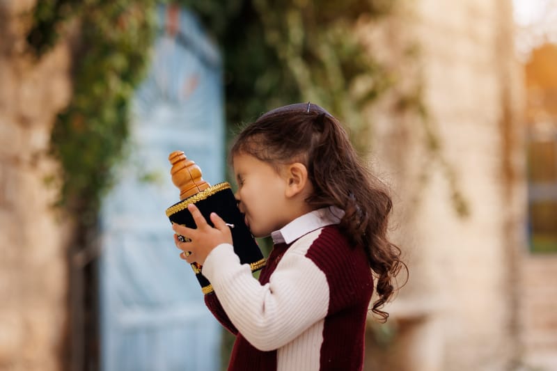 חלאקה, בת מצווה ומשפחה