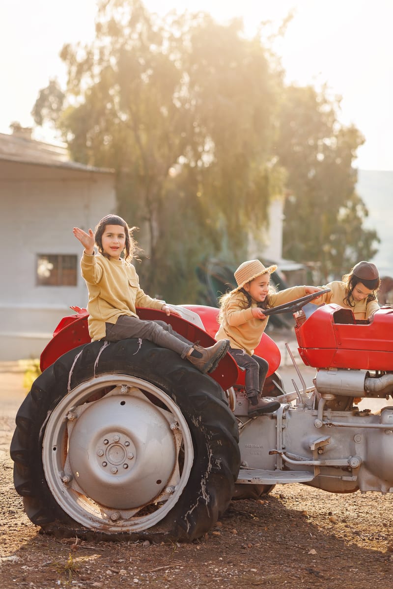 חלאקה, בת מצווה ומשפחה