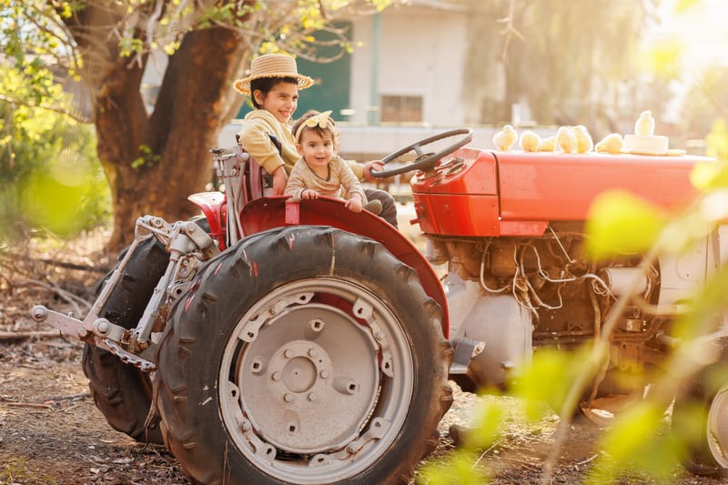 חלאקה, בת מצווה ומשפחה