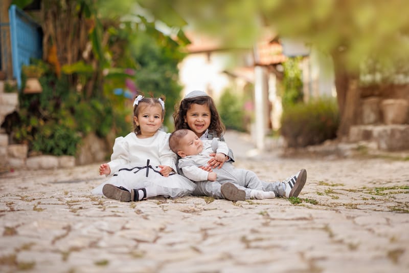 חלאקה, בת מצווה ומשפחה