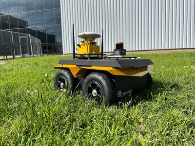 Multi-modal Odometry System with Kinematic Constraints that Enhances Motion Estimation for Mobile Robots