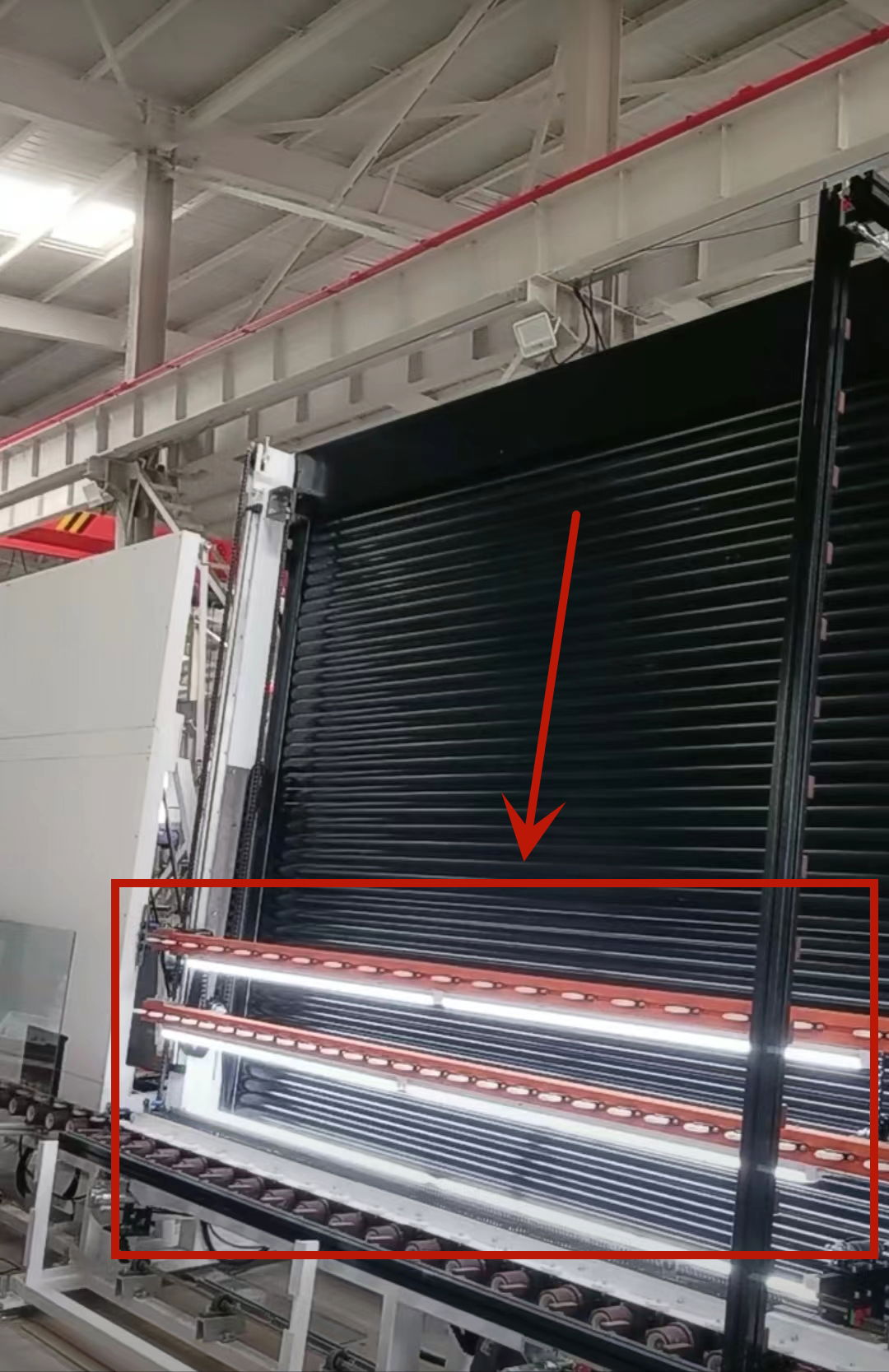 Figure 4 Adopts a movable roller shutter on the aluminum spacer frame installation section 2