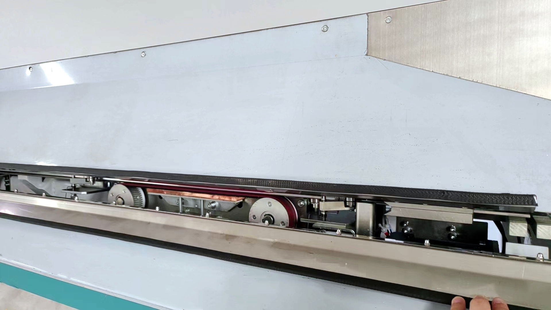 Figure 1 The bending structure of insulating glass aluminum spacer bending machine 1