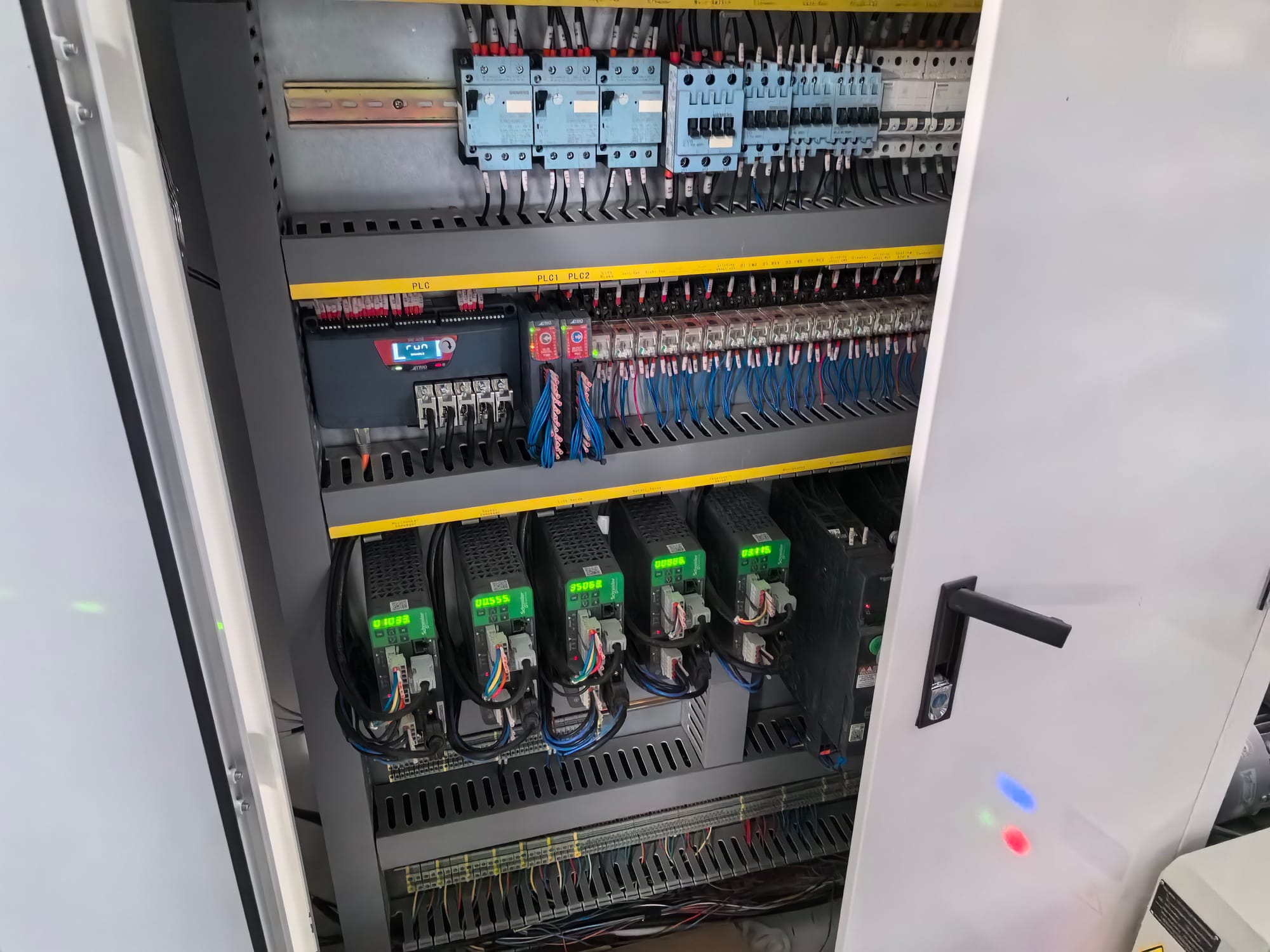 Figure 2 The neat wiring in distribution case