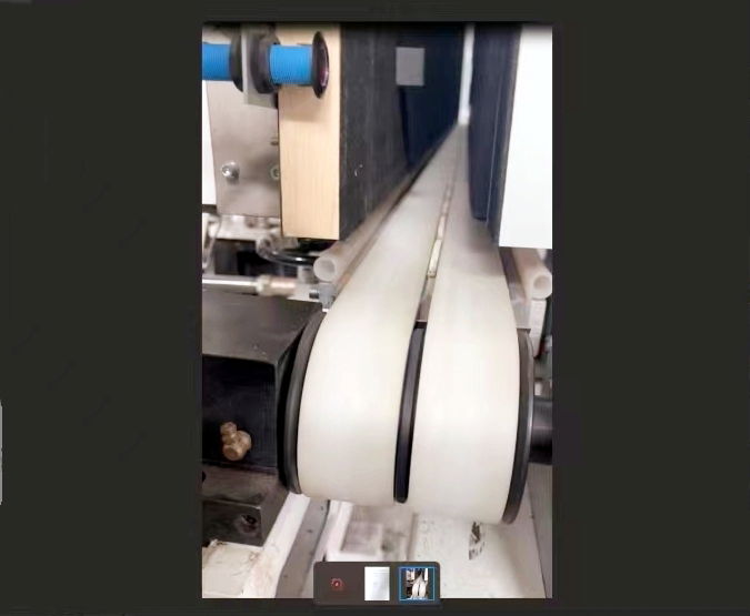 Figure 6 The glass lifting of the plate pressing section adopts synchronous belt transmission instead of roller transmission, which is the same as the Lisec structure.