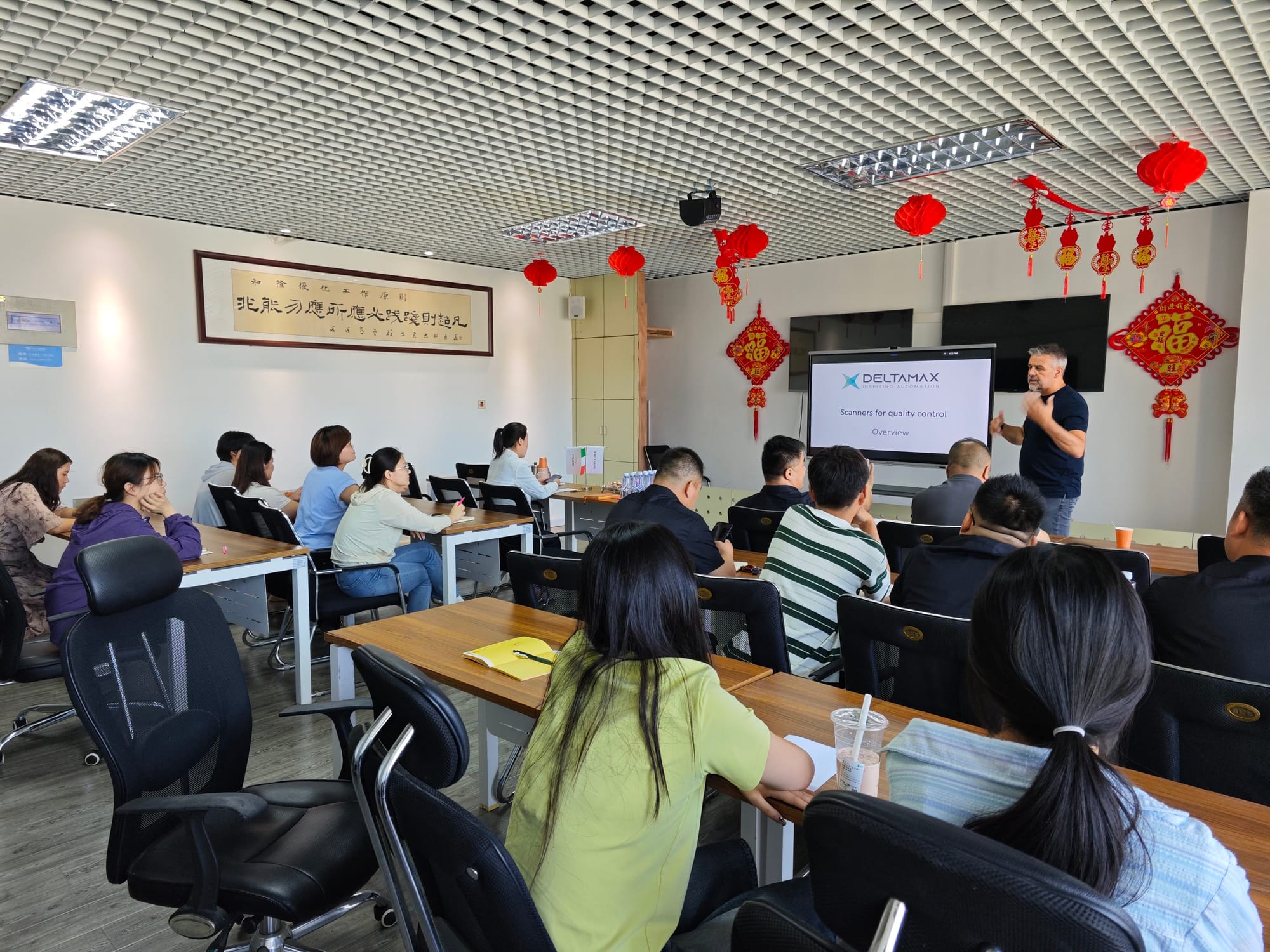 Empowering quality control! All employees of Lijiang Glass master DELTAMAX visual inspection technology
