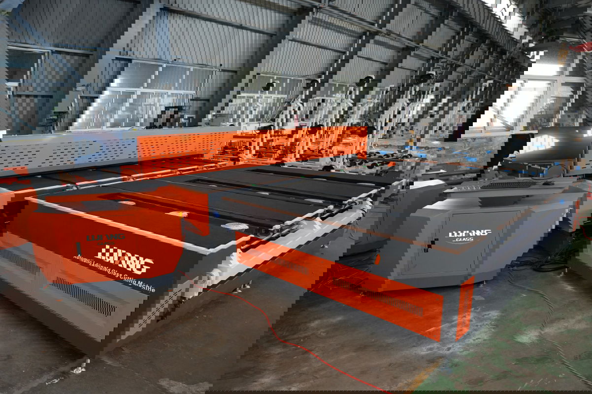 LIJIANG Glass Introduces Automatic Laminated Glass Cutting Machine for Daily Processing Needs