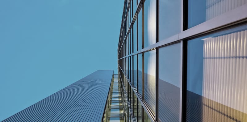 Study on application design selection and sunshade performance evaluation of thermo-sensitive dimming glass