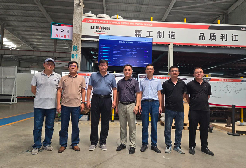 Warmly welcome the leaders of Chongzheng Group and Chongzheng Shengda Glass to visit us for inspection and guidance