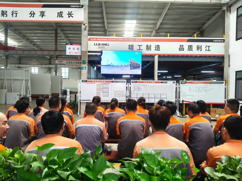 LIJIANG Glass Organized a Group Viewing of the September 3rd Military Parade