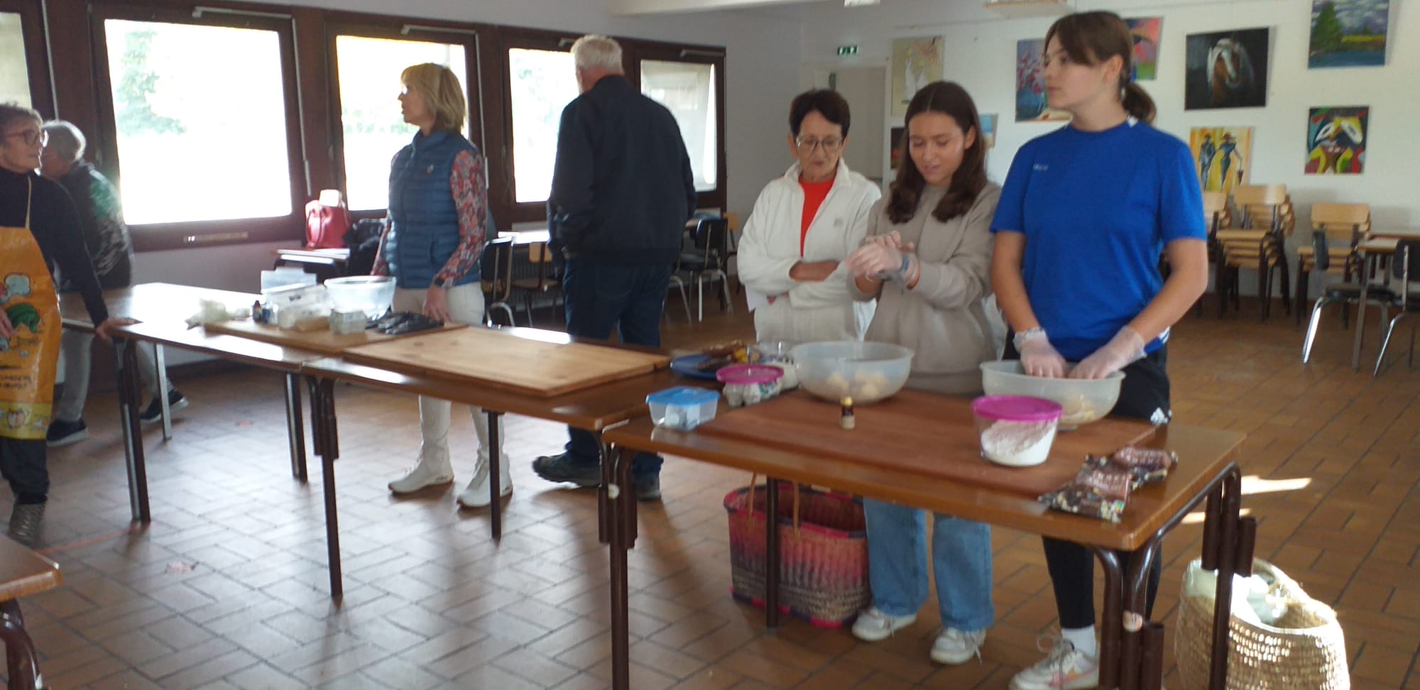 Le 8-mars 2024 nous étions nombreux pour réaliser et déguster la génoise et les biscuits. MIAM