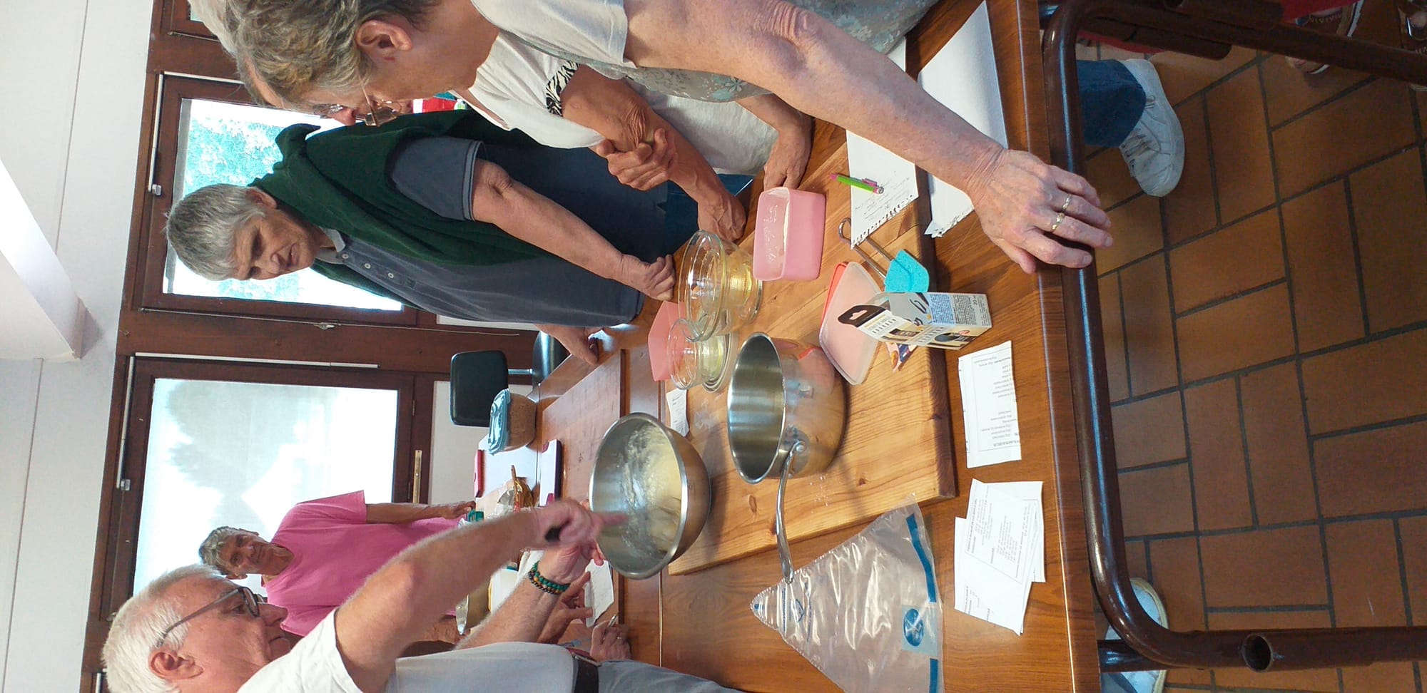 Le 8-mars 2024 nous étions nombreux pour réaliser et déguster la génoise et les biscuits. MIAM