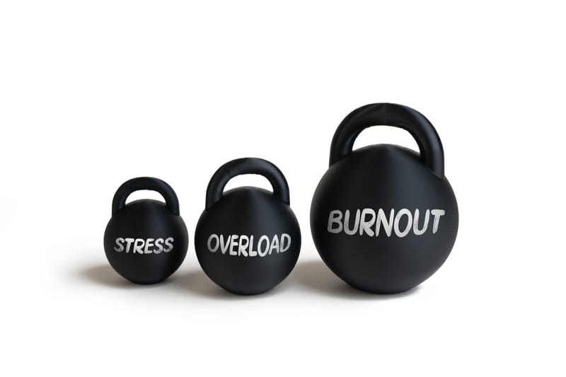 Êtes-vous en sur-adaptation ? 10 signes que votre corps envoie depuis longtemps