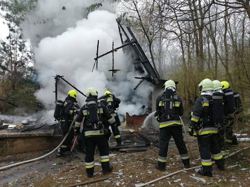 Erdő szélén házikó