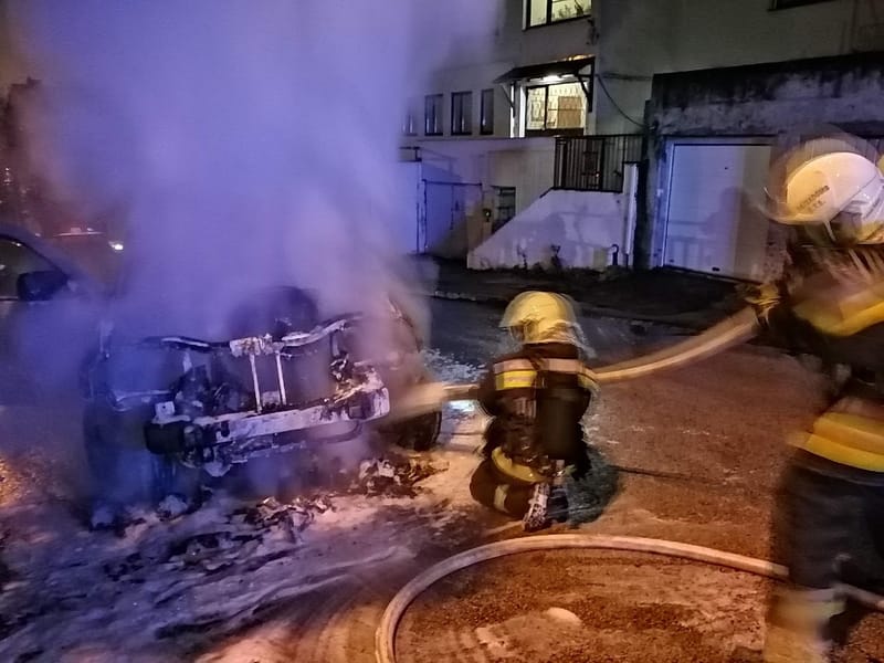 Kigyulladt egy autó az Alvinci úton