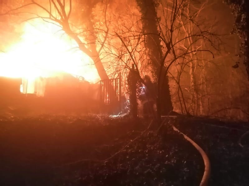 Régi hétvégi ház égett