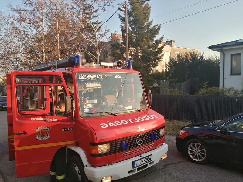 Családi ház udvarán keletkezett tűz