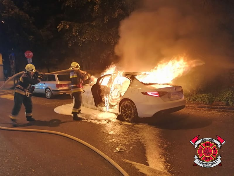 Autó égett a Vérmezőnél