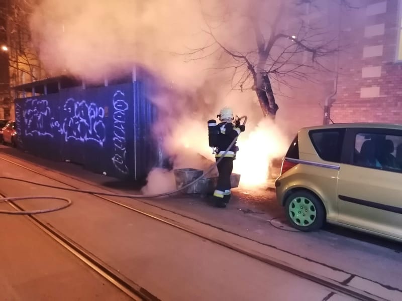 Több méteres lángokkal égett a hulladékgyűjtő