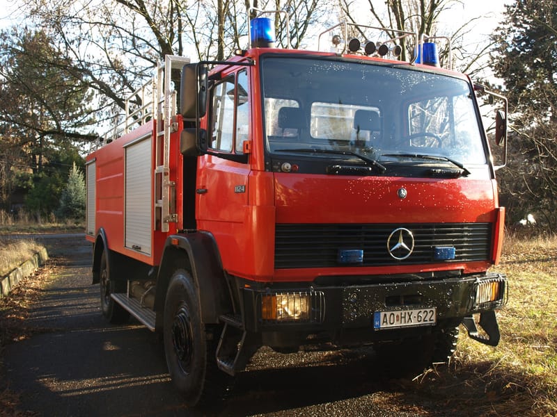 Mercedes vízszállító gépjármű