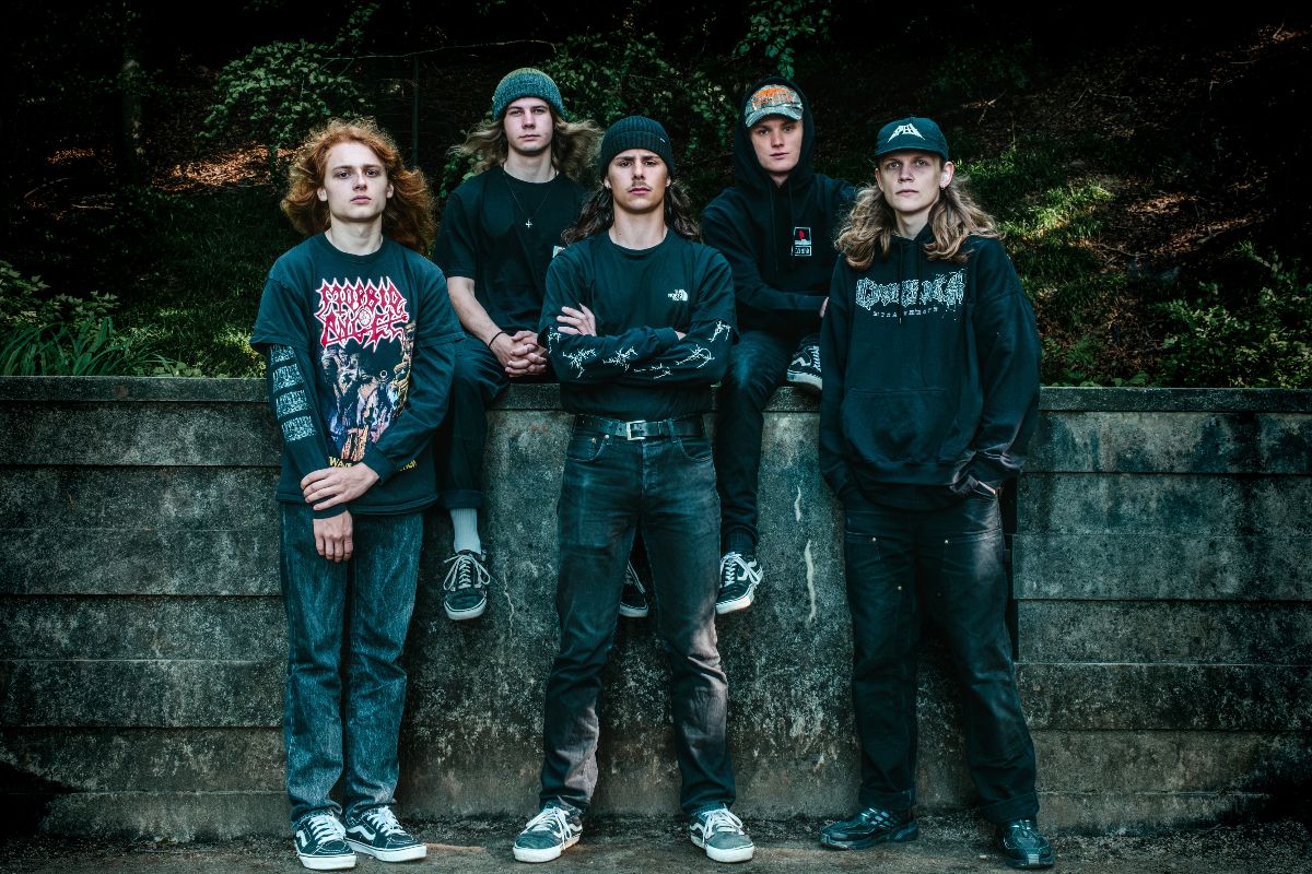 NECKBREAKKER assina com a Nuclear Blast Records e lança single de estreia 'Horizon Of Spikes'