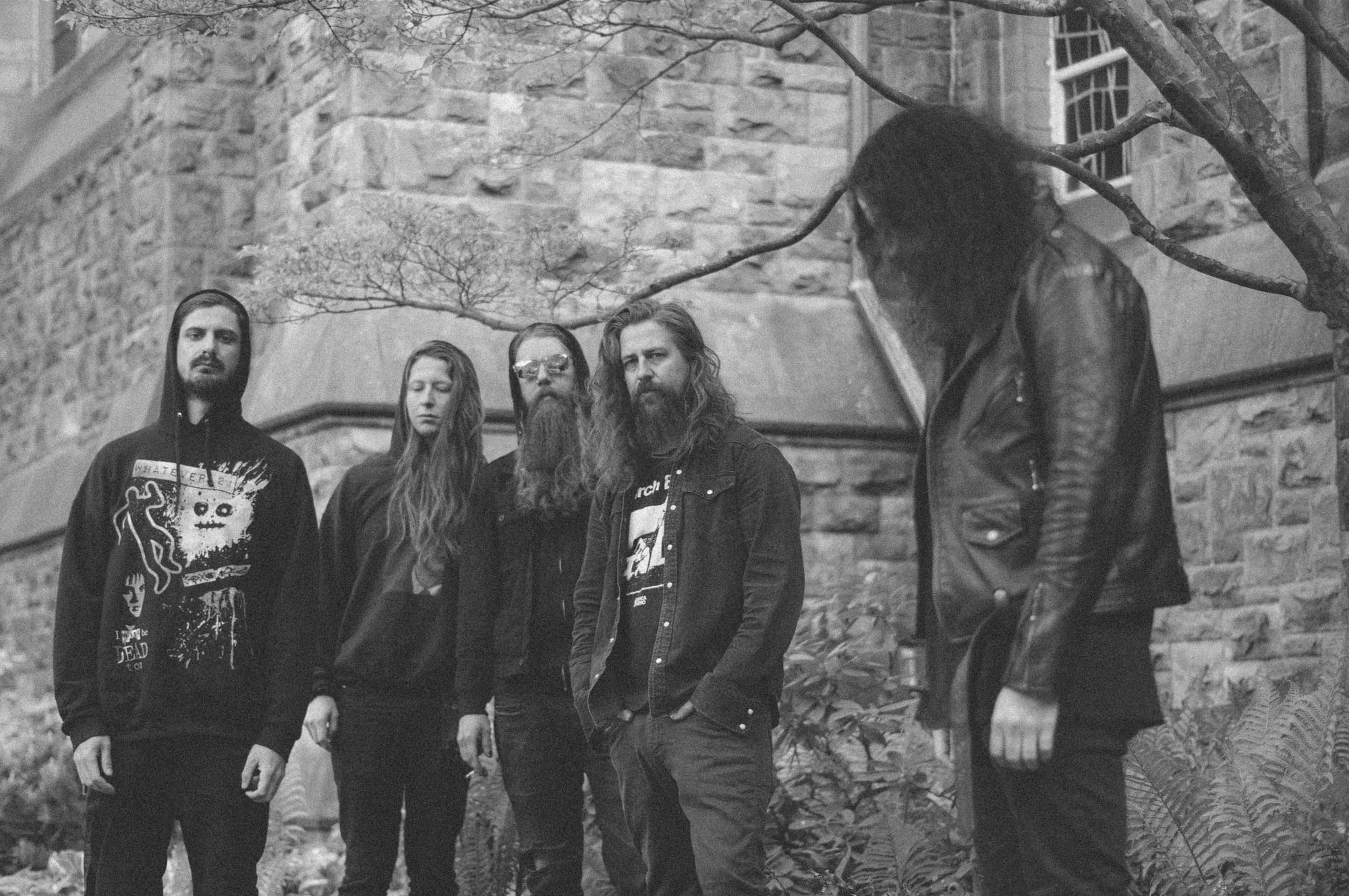 GHOST BATH LANÇA NOVO ÁLBUM "ROSE THORN NECKLACE" E LANÇA VISUALIZER PARA 'VODKA BUTTERFLY'