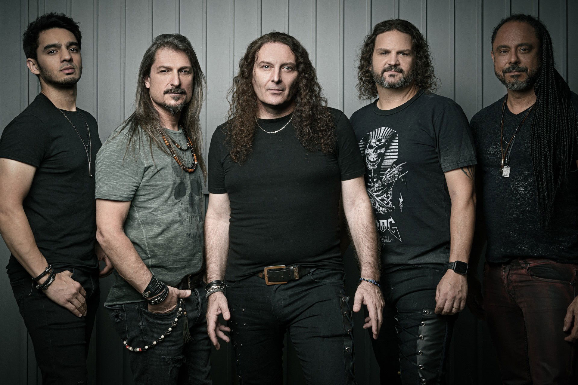Angra faz história com três shows esgotados no Japão durante turnê de 20 anos de "Temple of Shadows"