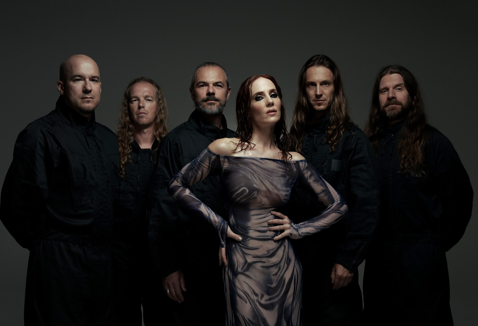 Prestes a vir ao Brasil, EPICA lança versão com orquestra de clássico “Unleashed”