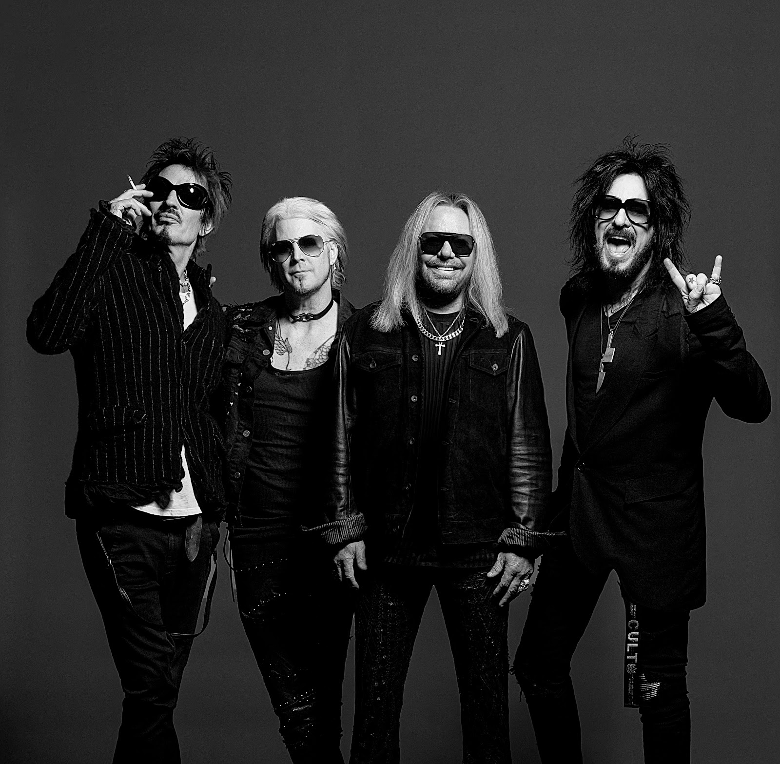 Mötley Crüe lança coletânea definitiva From The Beginning