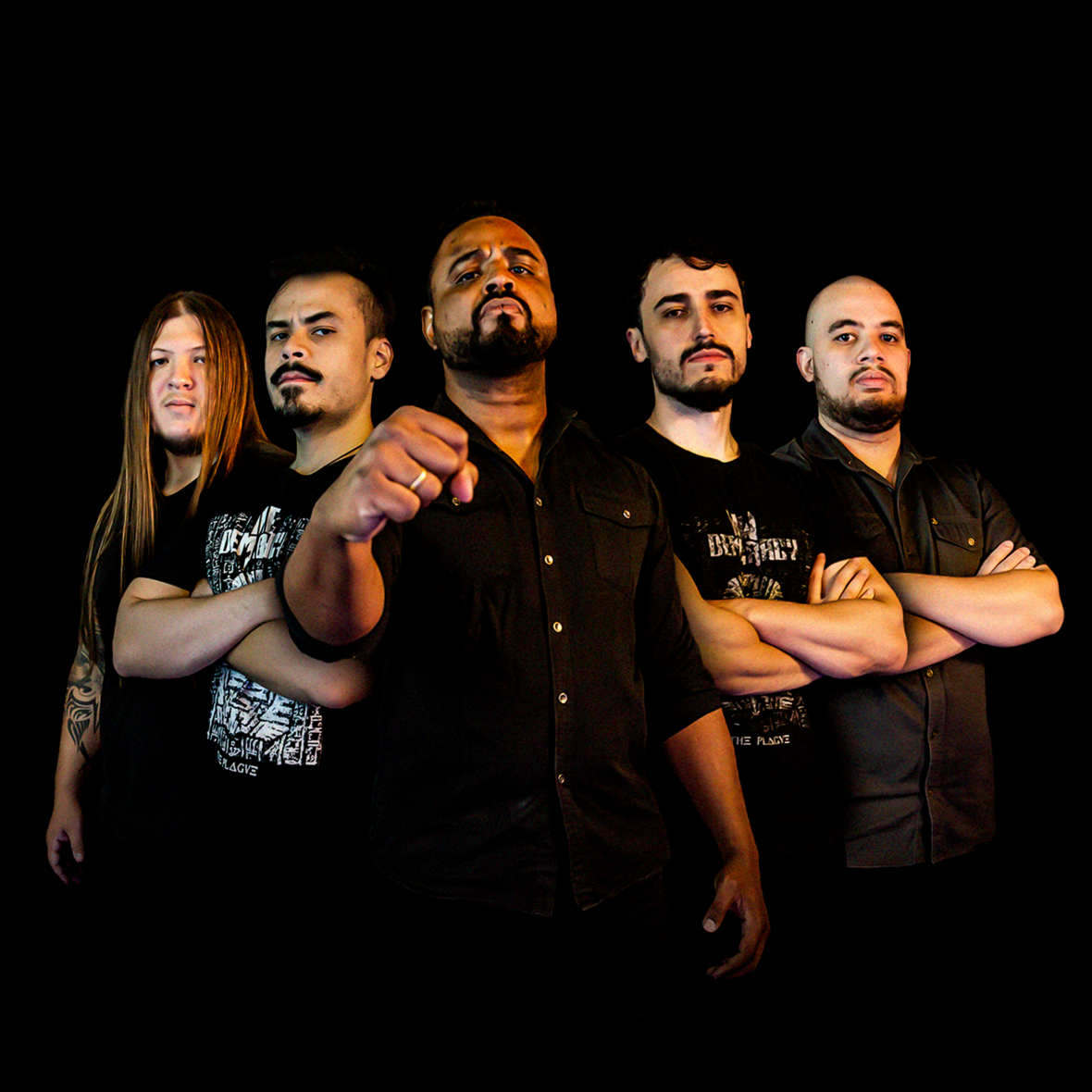 NEW DEMOCRACY TRAZ FERNANDA LIRA (CRYPTA) NO CLIPE E SINGLE 'UNEXPECTED PROJECTION'