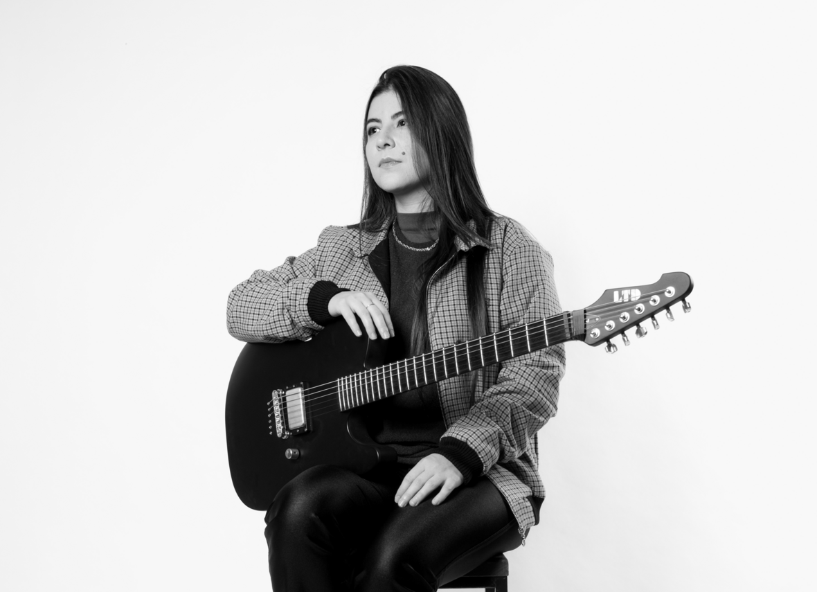 JÉSSICA FALCHI (EX-CRYPTA) ESTREIA BANDA SOLO COM A DINÂMICA 'MOONLACE'