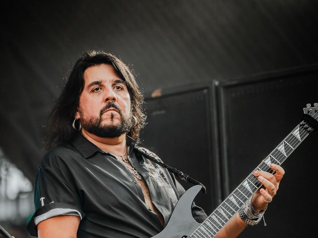 KORZUS ANUNCIA DESLIGAMENTO DO GUITARRISTA HEROS TRENCH