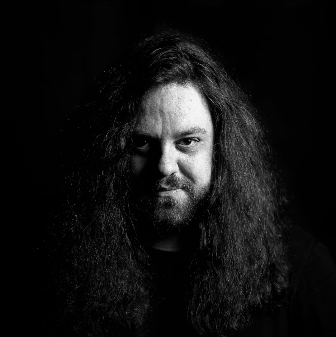 MENANDRO LANÇA “IF REGRETS COULD KILL”, SINGLE EP QUE TRANSFORMA MEMÓRIAS E ARREPENDIMENTOS EM NARRATIVA SONORA INTENSA