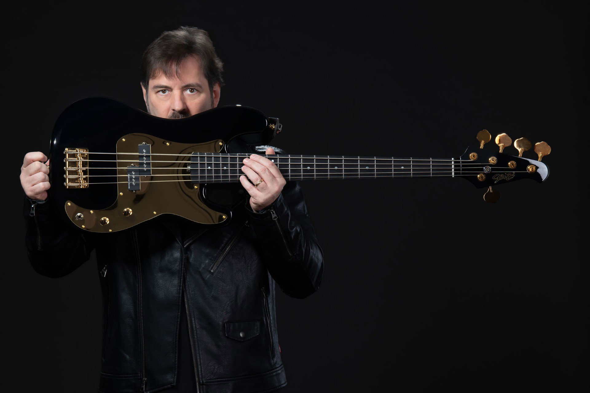 Andria Busic lança primeiro álbum solo “Life As It Is” pela Dynamo Records