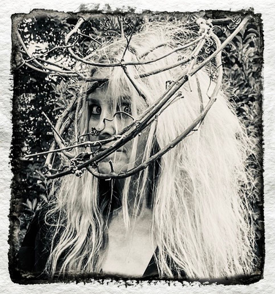 SHERI MOON ZOMBIE LANÇA SEU PRIMEIRO SINGLE E VIDEOCLIPE 'I LOVE MY ROBOT'