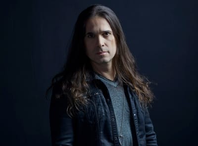 Kiko Loureiro segue turnê pelo Brasil com apresentações memoráveis.