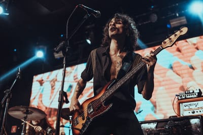 Hammerhead Blues: Assista o vídeo de “Around The Sun” ao vivo no ‘Buena Onda Fest’