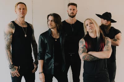 VELVET CHAINS APRESENTA NOVA FORMAÇÃO E SINGLE "GHOST IN THE SHELL"